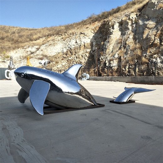 上海不銹鋼鏡面鯨魚雕塑圖片